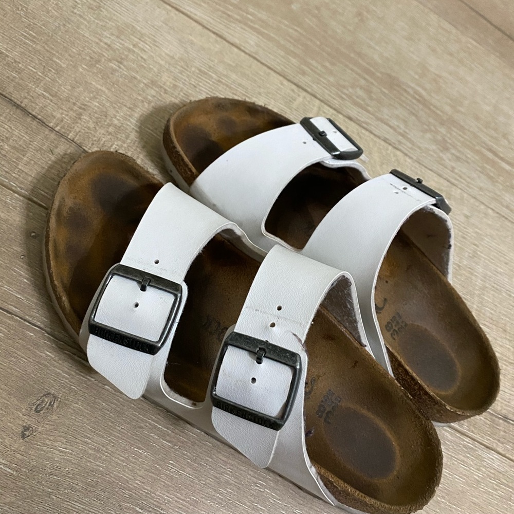 SIZE 38 WOMENS WHITE BIRKENSTOCKS